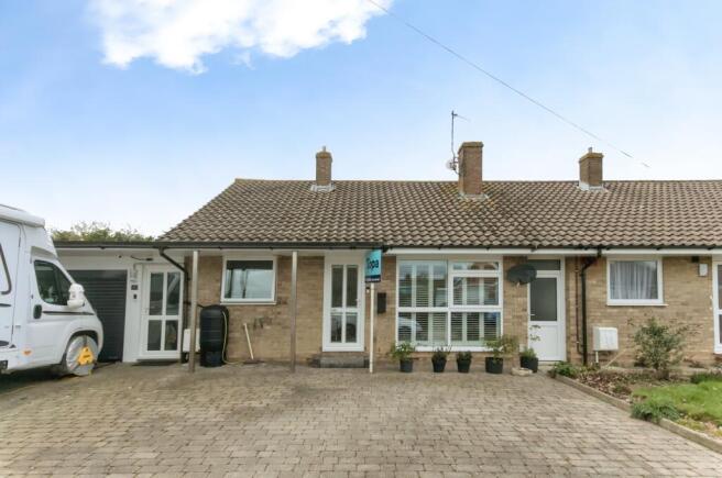 2 bed property, in Percival Crescent, £285,000