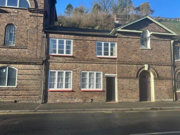 2 bed property, in Underhill Street, £190,000