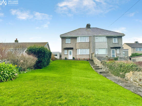 3 bed property, in Plas Road, £275,000