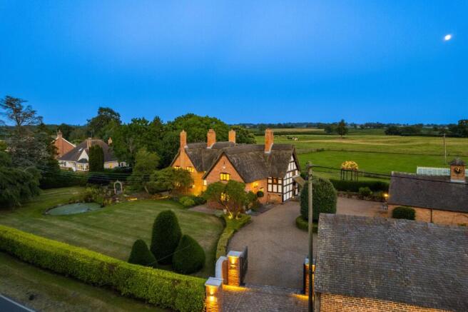 4 bed property, in Buerton Old House, £1,500,000