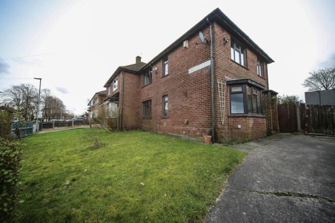3 bed property, in Longridge Avenue, £190,000