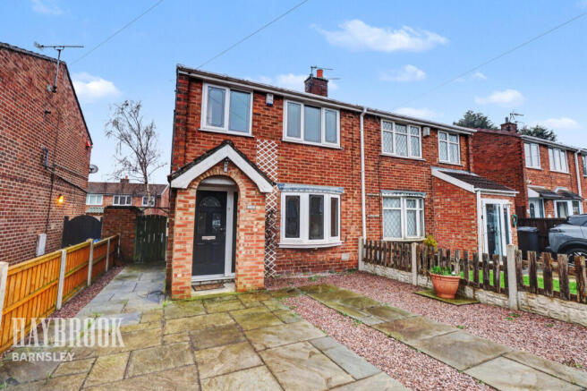 2 bed property, in Doles Crescent, £150,000
