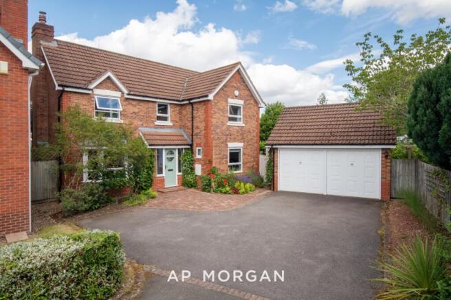 4 bed property, in Cransley Grove, £715,000