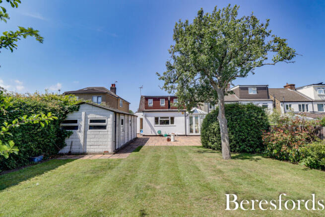 3 bed property, in Western Avenue, £750,000