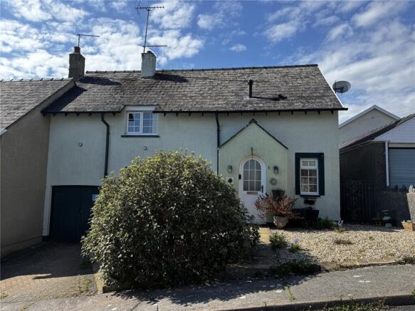 3 bed property, in Middle Row, £215,000