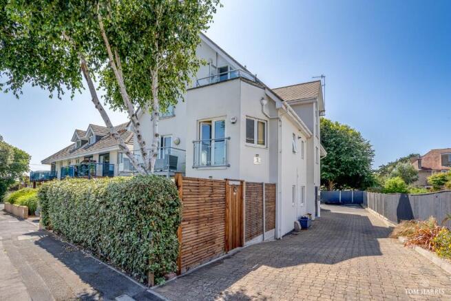 2 bed property, in Warren Edge Road, £318,500