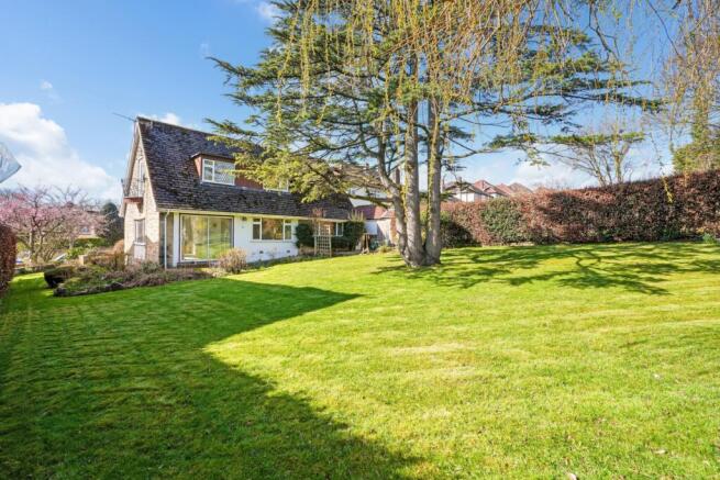 3 bed property, in Furniss Avenue, £640,000