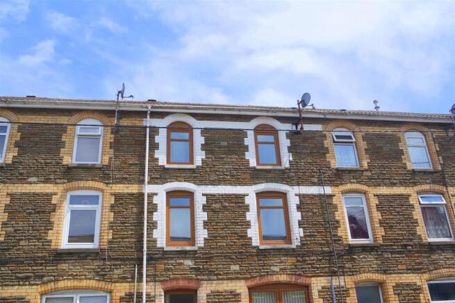 2 bed property, in Bethania Street, £79,950