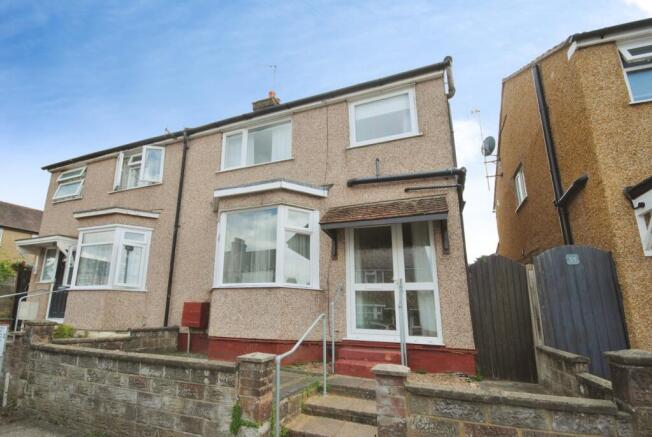 3 bed property, in Ashdon Road, £450,000