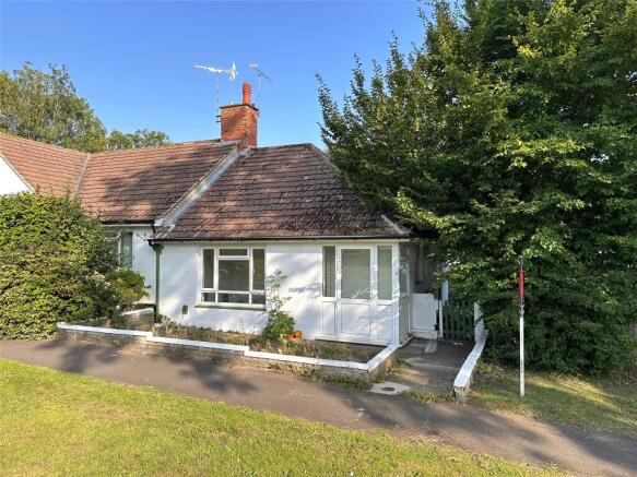 1 bed property, in Juniper Road, £300,000