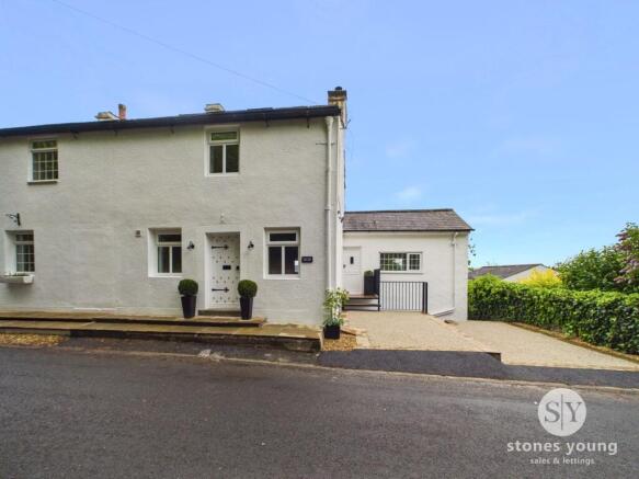3 bed property, in Whins Lane, £460,000