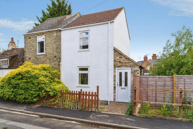 3 bed property, in Wigstones Road, £170,000