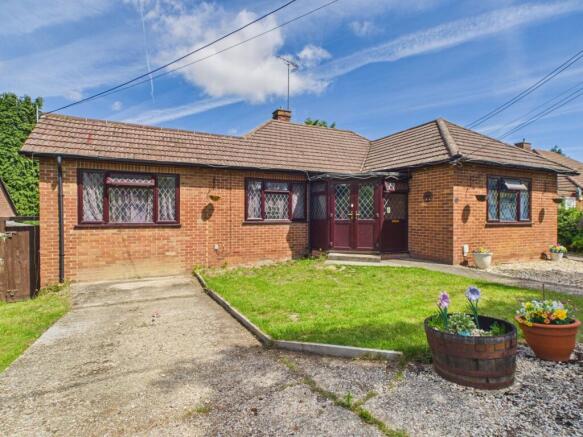 3 bed property, in Clayhill Road, £550,000