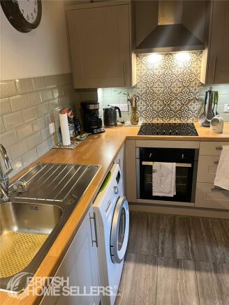1 bed property, in Bristow Road, £230,000