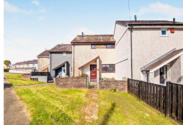 2 bed property, in Treseifion Estate, £130,000