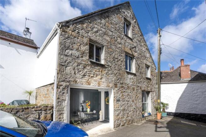 4 bed property, in Fradgan Place, £565,000