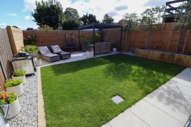 4 bed property, in Parkway, £441,000