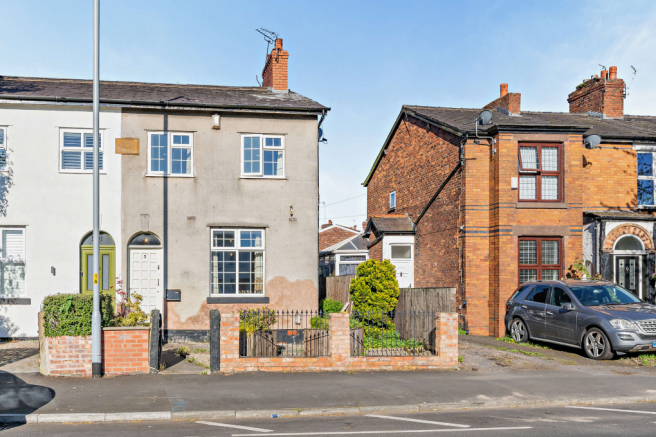 3 bed property, in Dialstone Lane, £260,000