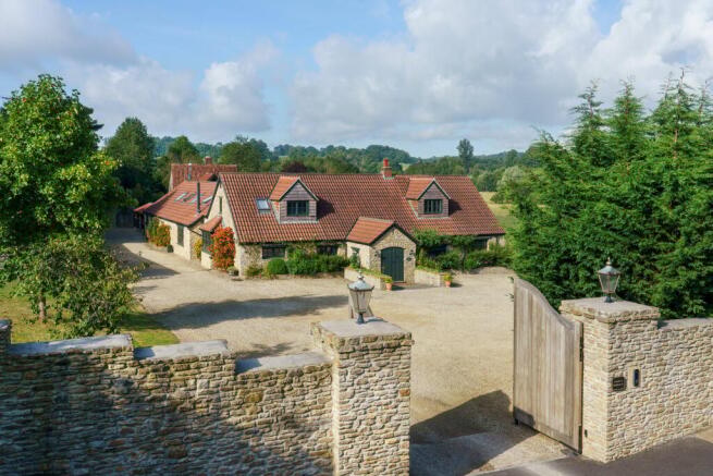 6 bed property, in Fabulous house and setting, £1,650,000