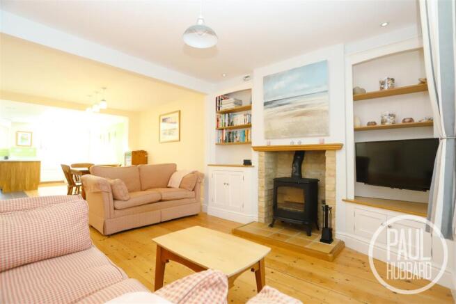2 bed property, in Stradbroke Road, £230,000