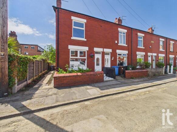 2 bed property, in Victoria Avenue, £269,950