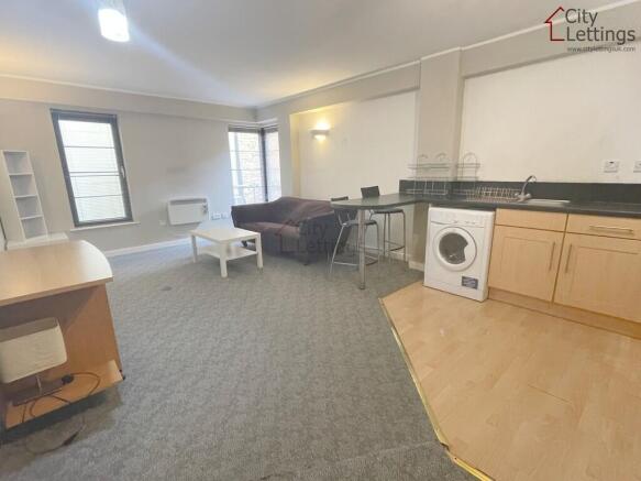 1 bed property, in Derby Road, £80,000