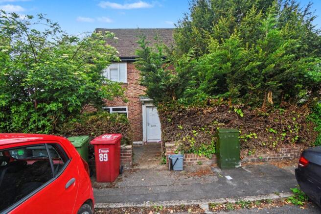 2 bed property, in Beechwood Gardens, £160,000