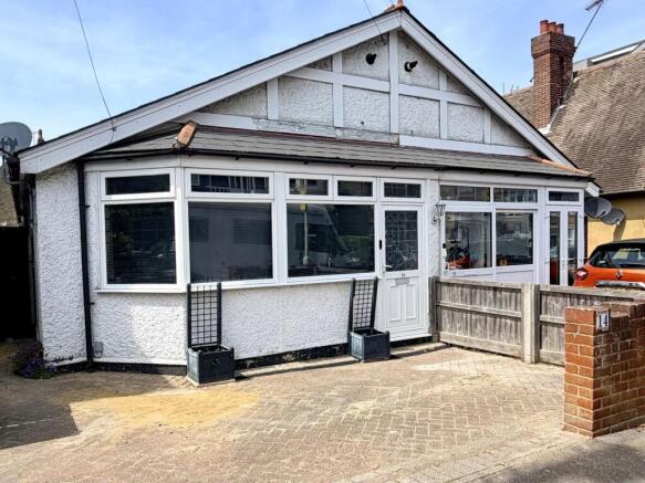 3 bed property, in Lyndhurst Avenue, £295,000