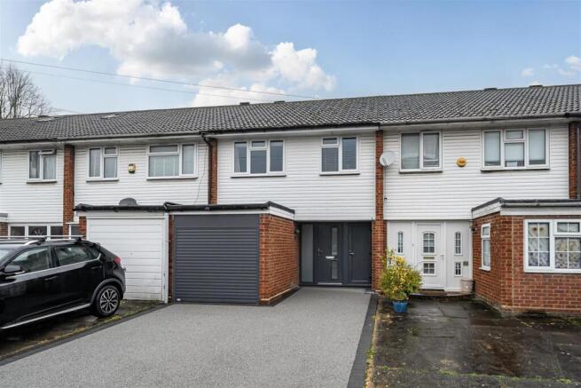 3 bed property, in Lawrence Drive, £550,000