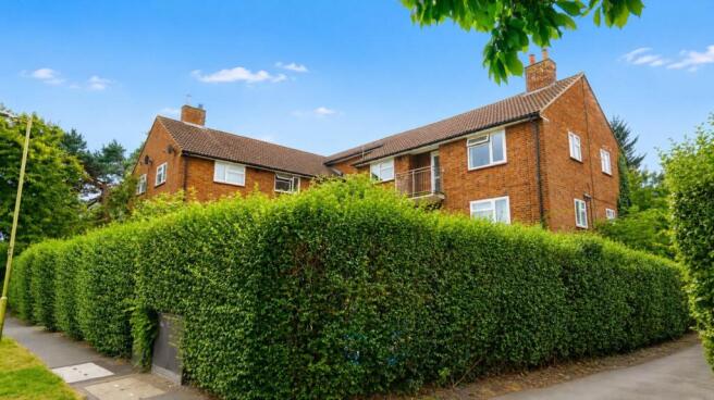 2 bed property, in Chelwood Avenue, £230,000