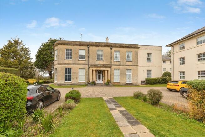 3 bed property, in Gravel Hill Road, £300,000