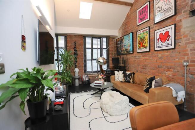 1 bed property, in Crusader Mill, £260,000
