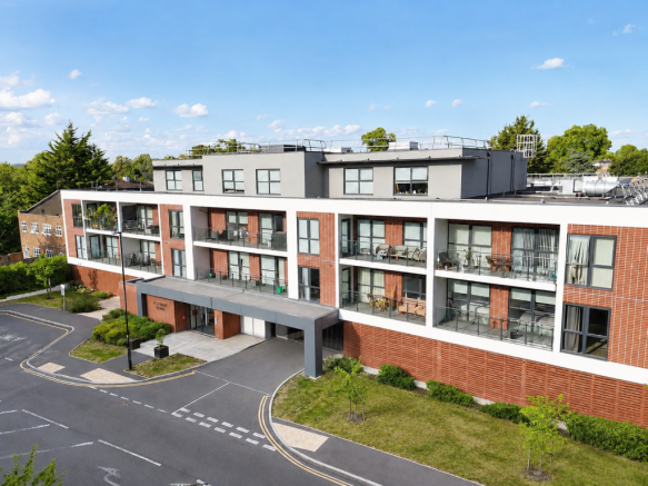 2 bed property, in Exclusive House, £385,000