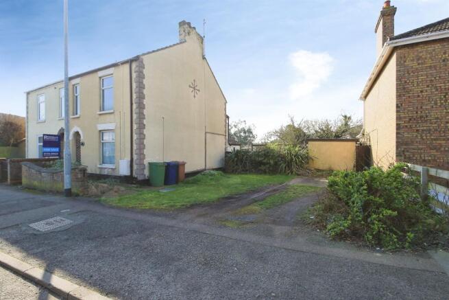 3 bed property, in West End, £240,000