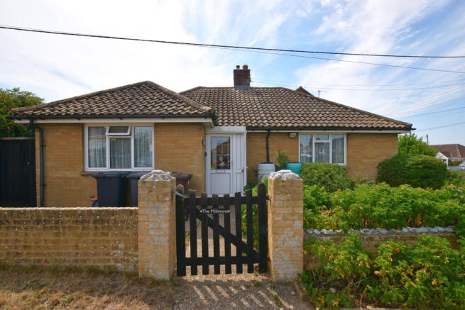 2 bed property, in Eastbourne Avenue, £435,000