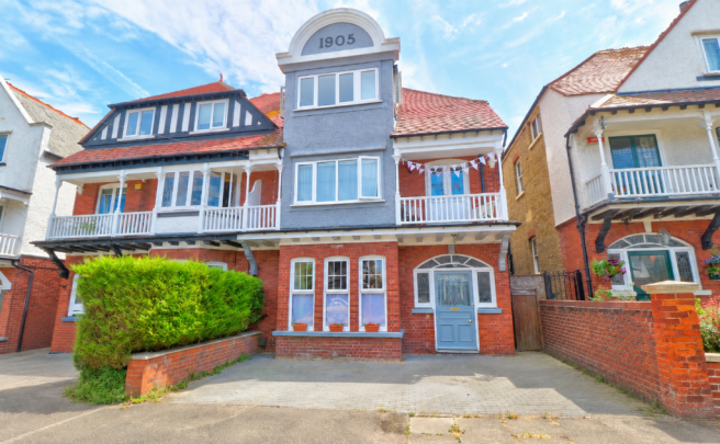 5 bed property, in Crawford Gardens, £750,000