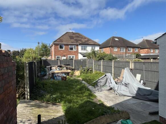 2 bed property, in Hey Street, £110,000