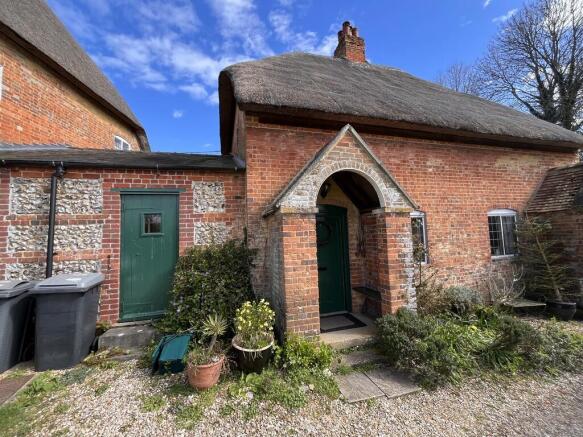 2 bed property, in Leverton Lane, £435,000