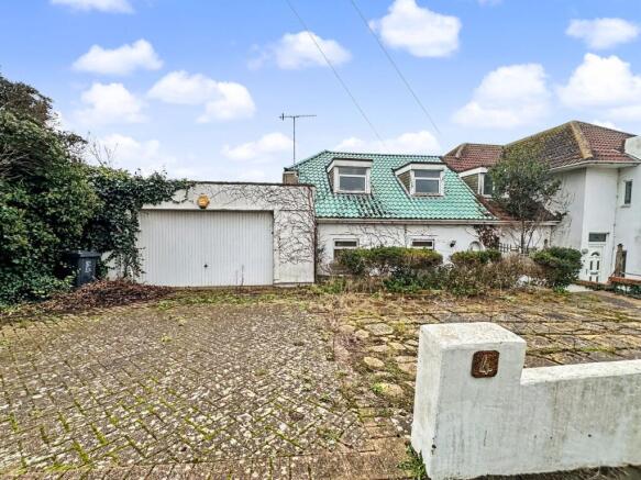 2 bed property, in Linchmere Avenue, £500,000