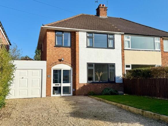 3 bed property, in Halford Road, £385,000