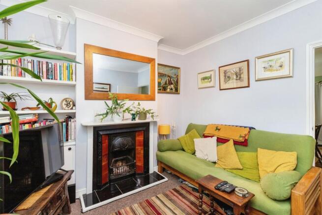 2 bed property, in Gaul Road, £160,000