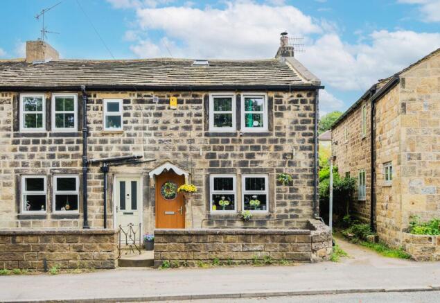2 bed property, in Apperley Lane, £320,000