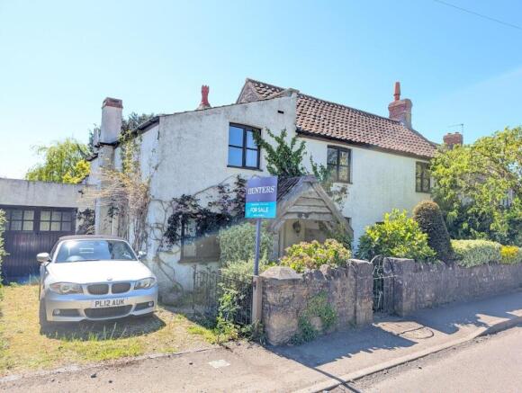 4 bed property, in Upper Tockington Road, £650,000