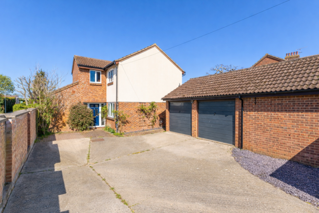 4 bed property, in Paget Court, £535,000