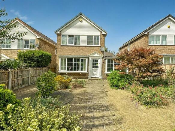 4 bed property, in Ackworth Road, £290,000