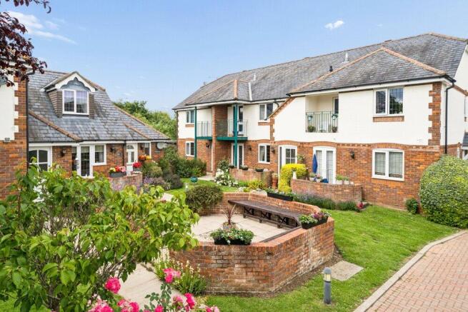 2 bed property, in Dedmere Rise, £350,000