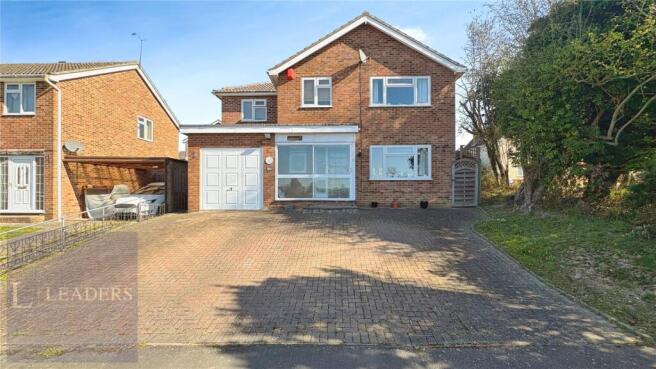 5 bed property, in Nether Court, £450,000