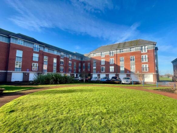 1 bed property, in Victoria Mansions, £127,000