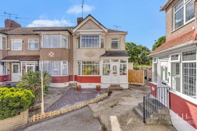 3 bed property, in Barton Avenue, £450,000
