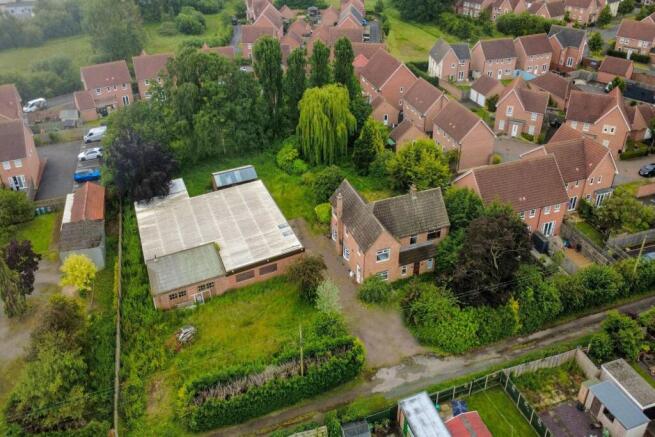 5 bed property, in Brecks Lane, £500,000